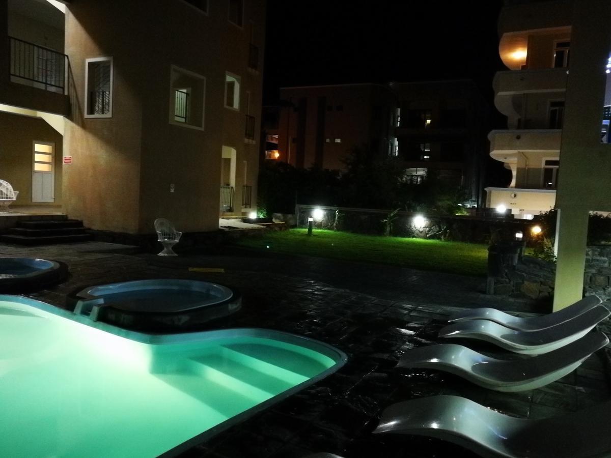 Rayon Vert Bleuphorie Beach Apartment Flic-en-Flacq Eksteriør bilde